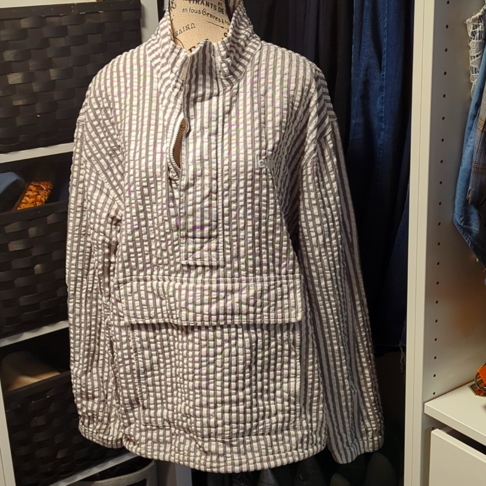 Mens Levi's pull over jacket.